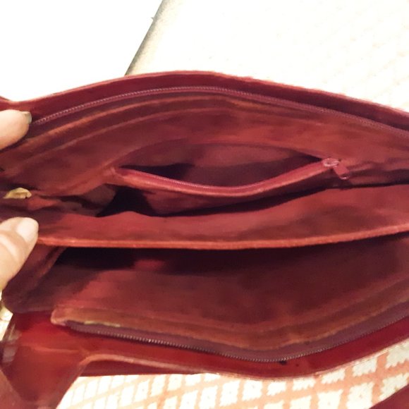 Vintage burgundy genuine eel-skin purse. - Picture 4 of 9